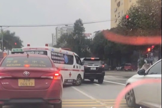 Công an TP. Vinh làm việc với các bên liên quan vụ xe cấp cứu không được nhường đường