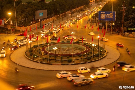 Mức phạt theo Nghị định 168 đối với tài xế ô tô, xe máy không bật đèn sau 18 giờ