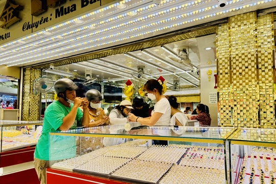 Giá vàng hôm nay 13/2/2025: Giá vàng trong nước giảm sâu kéo giãn chênh lệch mua bán