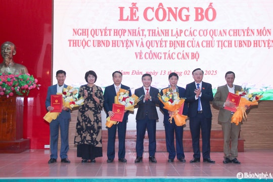 Huyện Nam Đàn công bố hợp nhất, thành lập các cơ quan huyện và công tác cán bộ