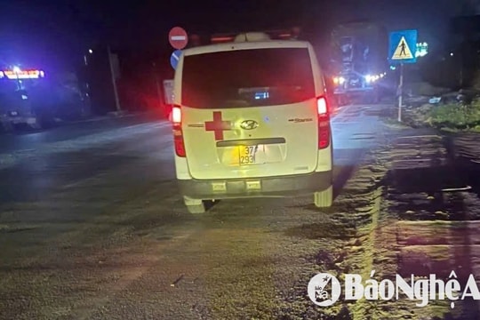 CSGT Nghệ An xử phạt tài xế xe cứu thương sử dụng tín hiệu ưu tiên không đúng quy định