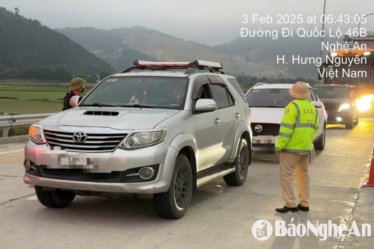 13 trường hợp bị phạt vì xe chưa dán thẻ, không đủ tiền trong tài khoản lưu thông trên cao tốc Diễn Châu - Bãi Vọt