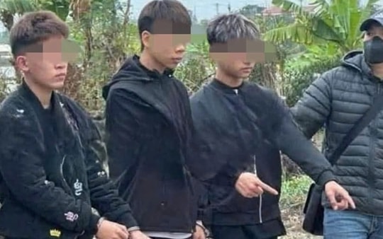 Bắt 3 đối tượng đe dọa, cướp tài sản của cô gái trong đêm