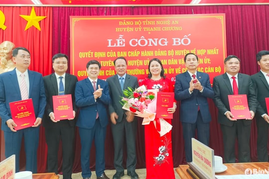 Các huyện Thanh Chương, Tân Kỳ, Kỳ Sơn công bố quyết định hợp nhất Ban Tuyên giáo và Ban Dân vận Huyện ủy