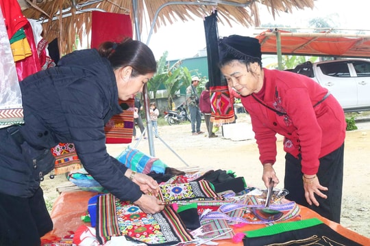 Khám phá chợ phiên vùng tái định cư Thanh Chương