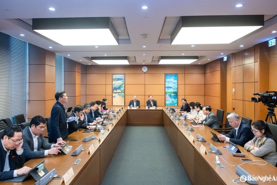 Đoàn Đại biểu Quốc hội Nghệ An thảo luận về thí điểm một số chính sách hoạt động khoa học, công nghệ, đổi mới sáng tạo và chuyển đổi số