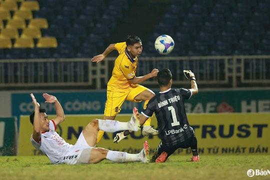 Sông Lam Nghệ An và thử thách trên sân Lạch Tray