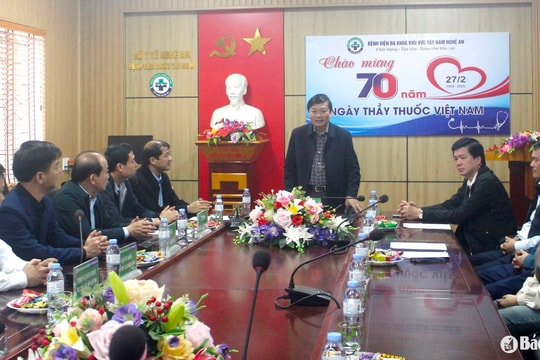 Chủ tịch UBND tỉnh Nghệ An Lê Hồng Vinh chúc mừng Bệnh viện Đa khoa khu vực Tây Nam