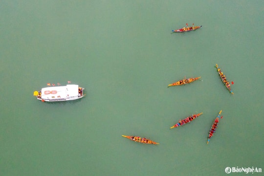 Đặc sắc lễ rước thần bằng đường thủy tại Lễ hội Đền Quả Sơn