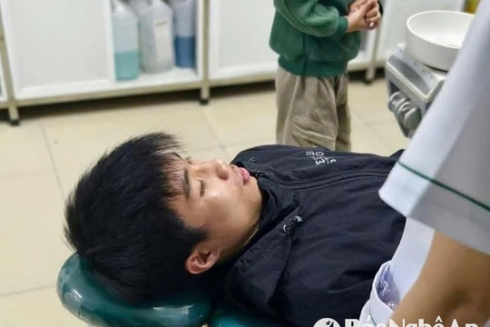 Nam sinh bị người đàn ông hành hung ở thành phố Vinh chuyển viện để tiếp tục kiểm tra sức khỏe