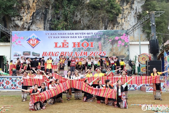 Rộn ràng khai hội Hang Bua năm 2025