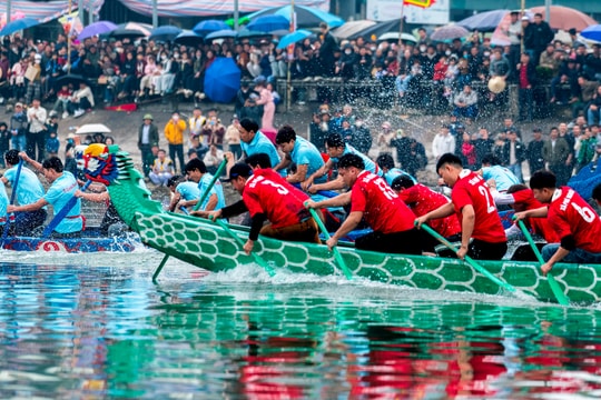 Lễ hội Đền Cờn năm 2025 sôi động với chạy ói, đua thuyền