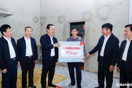 Bí thư Tỉnh ủy Nghệ An kiểm tra tiến độ xây dựng, sửa chữa nhà ở cho người có công, hộ nghèo tại huyện Quỳ Châu