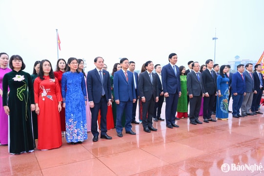 Thường trực HĐND tỉnh Nghệ An dâng hoa tưởng niệm Chủ tịch Hồ Chí Minh