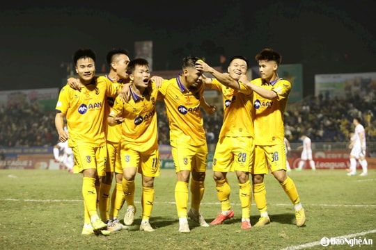 Becamex Bình Dương - Sông Lam Nghệ An: Níu chân nhau tại Gò Đậu?