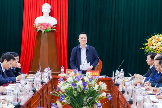 Bí thư Tỉnh ủy Nguyễn Đức Trung: Huyện Quỳ Hợp cần tổ chức các đợt cao điểm, đẩy nhanh tiến độ xây, sửa nhà ở cho người có công, hộ nghèo