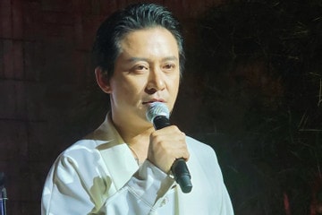 Ca sĩ Tuấn Hưng: Tóc bạc, da nhăn nên không dám để vợ một mình vào Sài Gòn