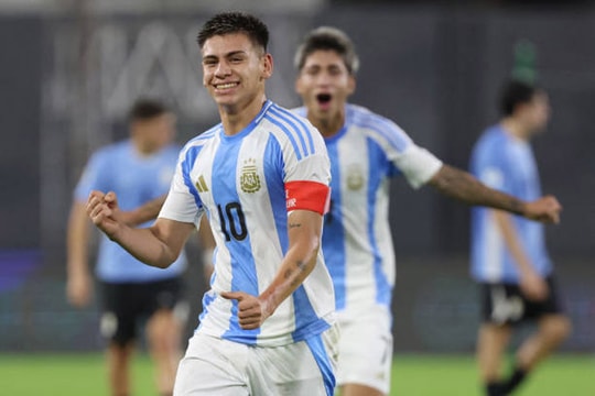 Thần đồng Argentina đổ bộ Etihad, Pep tính kế cho Man City bứt tốc cuối mùa