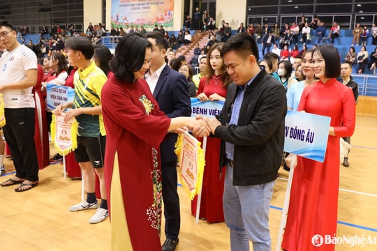 Khai mạc Giải bóng chuyền hơi nam nữ ngành Y tế Nghệ An năm 2025