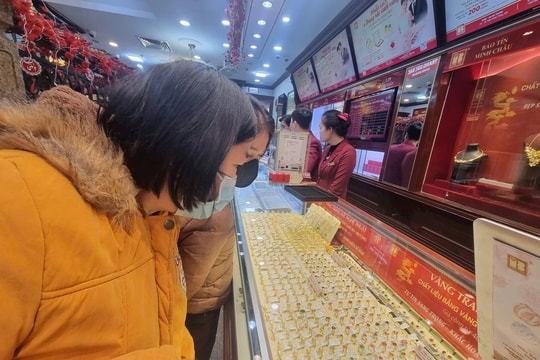 Giá vàng chiều nay 21/2/2025: Giá vàng giảm nhẹ do lực bán cao hơn nhiều so với lực mua