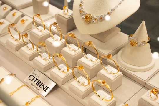 Giá vàng chiều nay 24/2/2025: Giá vàng trong nước tăng nóng vọt lên 92 triệu