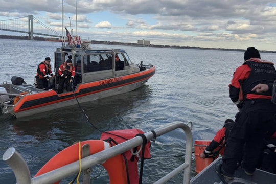 Lật thuyền ở New York: Ít nhất 3 người chết, 2 người bị thương