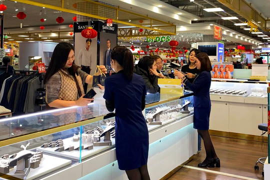 Giá vàng tăng sốc, thị trường vàng Nghệ An ở trạng thái 'chờ'