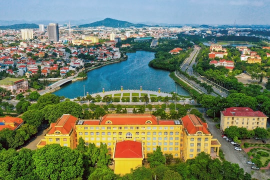 Bỏ cấp huyện thì công chức cấp xã phải 'nâng cấp' như cấp tỉnh