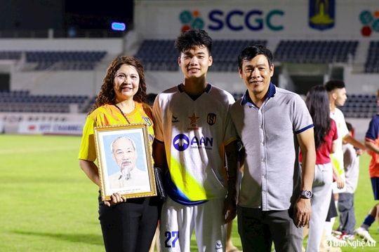 Huấn luyện viên trưởng U19 SLNA nói lời tri ân cổ động viên sau trận bán kết