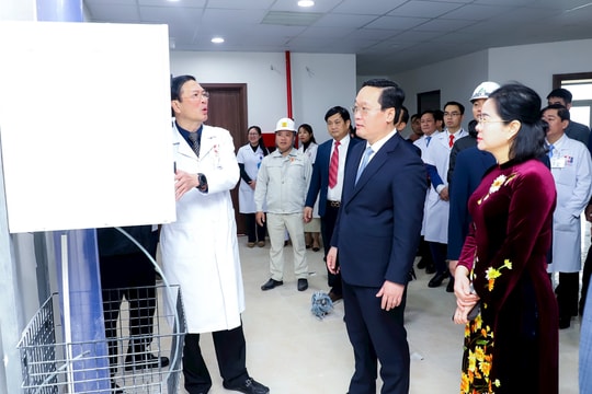 Bí thư Tỉnh ủy Nguyễn Đức Trung: Đổi mới tư duy khám, chữa bệnh theo hướng chủ động chăm sóc sức khoẻ thường xuyên cho người dân