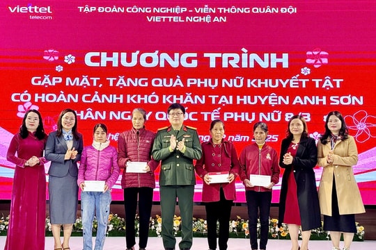 Viettel Nghệ An thăm hỏi, tặng quà phụ nữ khuyết tật có hoàn cảnh khó khăn ở Anh Sơn