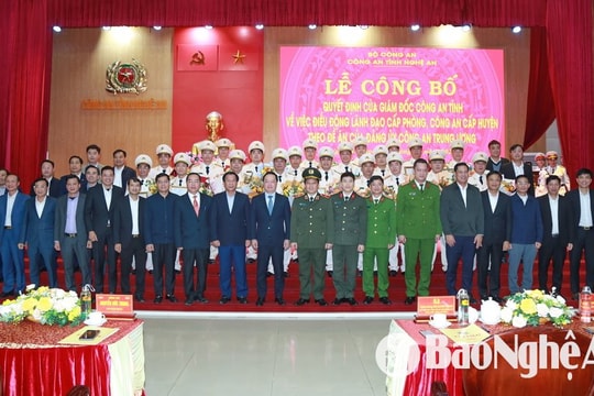 Công an Nghệ An công bố các quyết định về công tác cán bộ