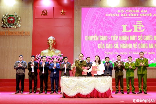 Lễ chuyển giao, tiếp nhận một số chức năng, nhiệm vụ của các sở, ngành về Công an Nghệ An