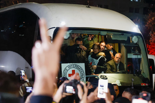 Hamas trao trả thi thể 4 con tin, Israel phóng thích tù nhân Palestine