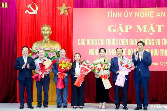 6 cán bộ thuộc diện Tỉnh ủy Nghệ An quản lý tự nguyện nghỉ hưu trước tuổi