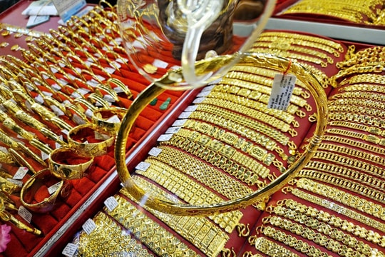 Giá vàng hôm nay 1/3/2025: Giá vàng thế giới và trong nước giảm liên tiếp về đáy của tuần