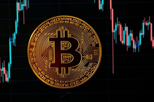 Giá Bitcoin hôm nay lao dốc 26%, chỉ số sợ hãi gần chạm đáy