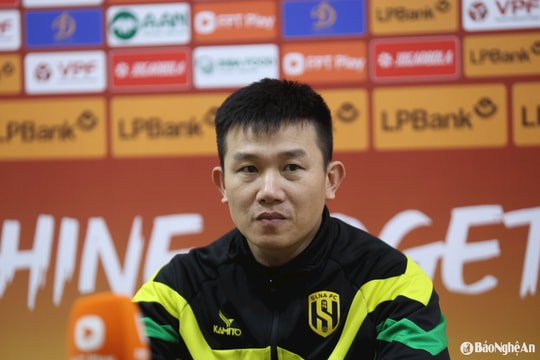 HLV Phan Như Thuật hài lòng khi Sông Lam Nghệ An hòa Công an Hà Nội
