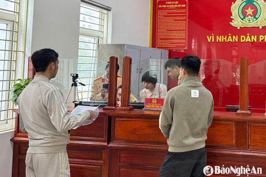 Công an Nghệ An tiếp nhận giải quyết thủ tục sát hạch, cấp GPLX tại Phòng CSGT