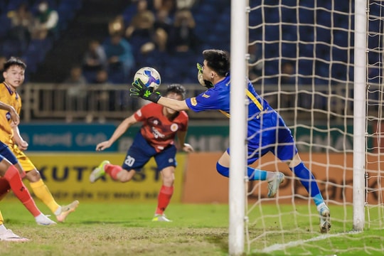 Nhìn lại màn trình diễn xuất sắc của thủ thành Nguyễn Văn Việt