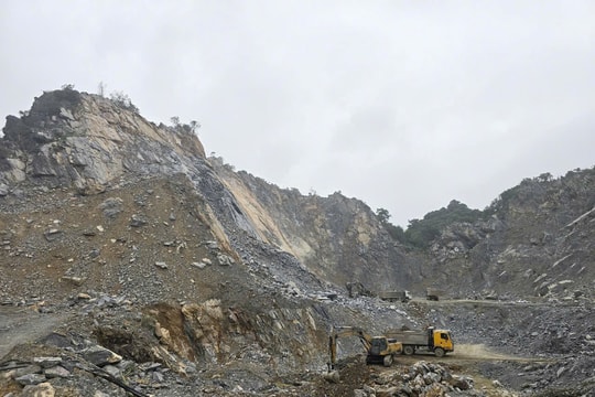 Một công nhân khai thác đá bị chém trọng thương