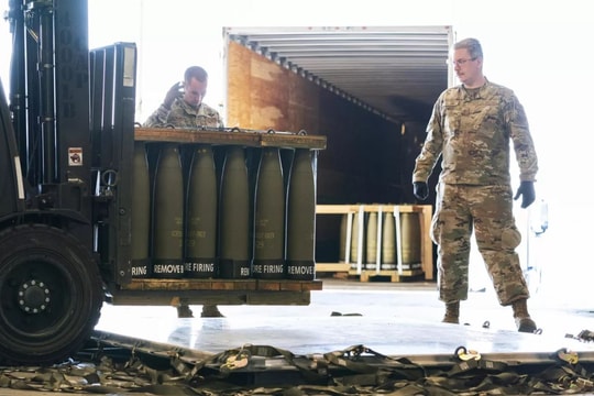 Mỹ đình chỉ mọi viện trợ quân sự cho Ukraine