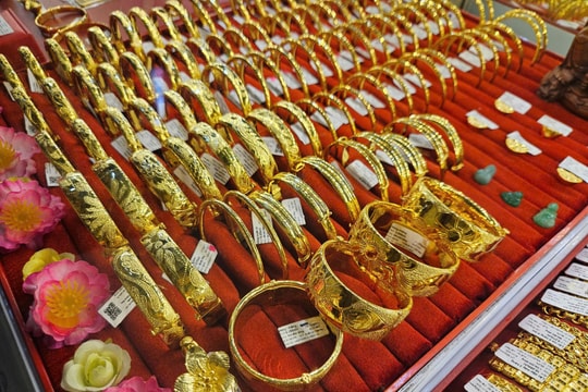 Giá vàng chiều nay 4/3/2025: Giá vàng thế giới và vàng trong nước tăng mạnh nhất 2 tháng qua