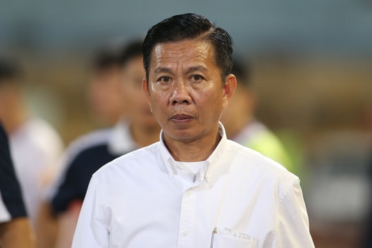 Huấn luyện viên Hoàng Anh Tuấn dẫn dắt Câu lạc bộ Bắc Ninh của thầy Park; Xuân Son lỡ hẹn đấu Manchester United