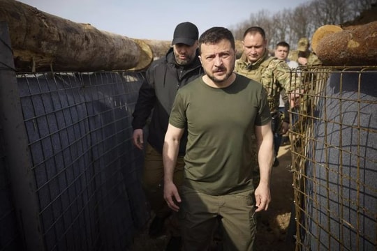 Chính trị gia Pháp kêu gọi ông Zelensky từ chức vì hòa bình ở Ukraine