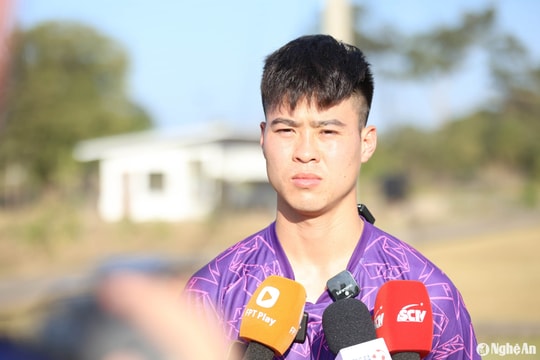 HLV Kim Sang-sik triệu tập cầu thủ Việt Nam duy nhất thi đấu ở nước ngoài; Duy Mạnh khó lên tuyển Việt Nam đấu Campuchia và Lào