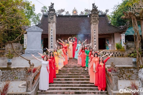 Sắc vẻ phụ nữ Nghệ An trong 'tuần lễ áo dài'
