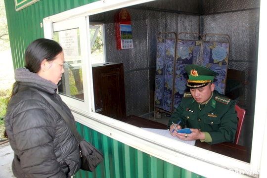 Vì sao hàng hóa và phương tiện chưa thể thông quan qua cửa khẩu Thông Thụ?