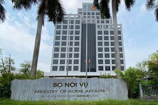 Tạm dừng giải quyết chế độ với cán bộ cấp huyện, xã không tái cử, tái bổ nhiệm