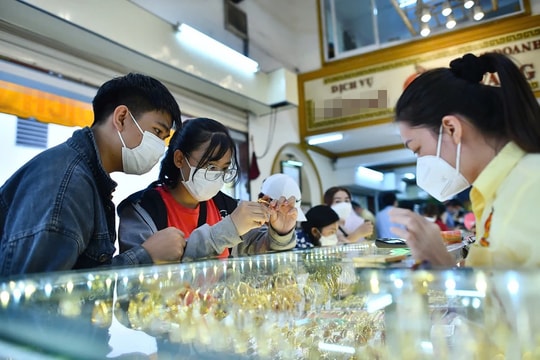 Giá vàng hôm nay 7/3/2025: Giá vàng thế giới và vàng trong nước giảm nhẹ